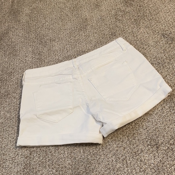 Mossimo Mid Rise White Cuffed Jean Shorts SZ 2 - Picture 4 of 9
